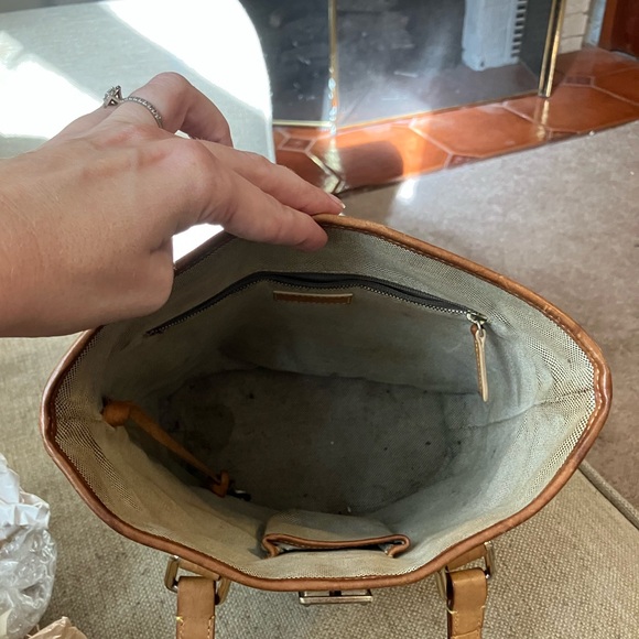 Dooney & Bourke vintage tan bucket bag - Picture 5 of 9